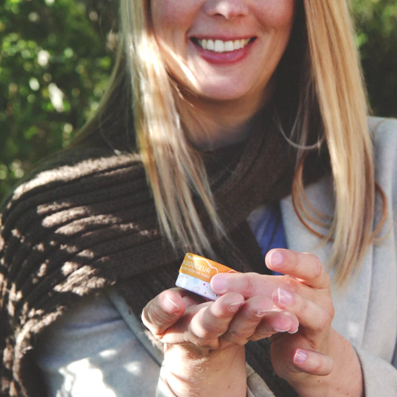 Baume à lèvres riche en miel certifié Cosmos Organic – Image 3